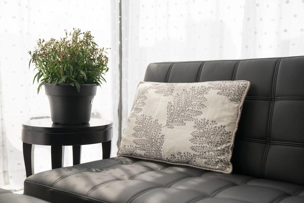 Apartment Yorkville Fantasy @ Yonge & Bloor *