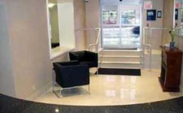 Econo & Downtown Hotel 2*