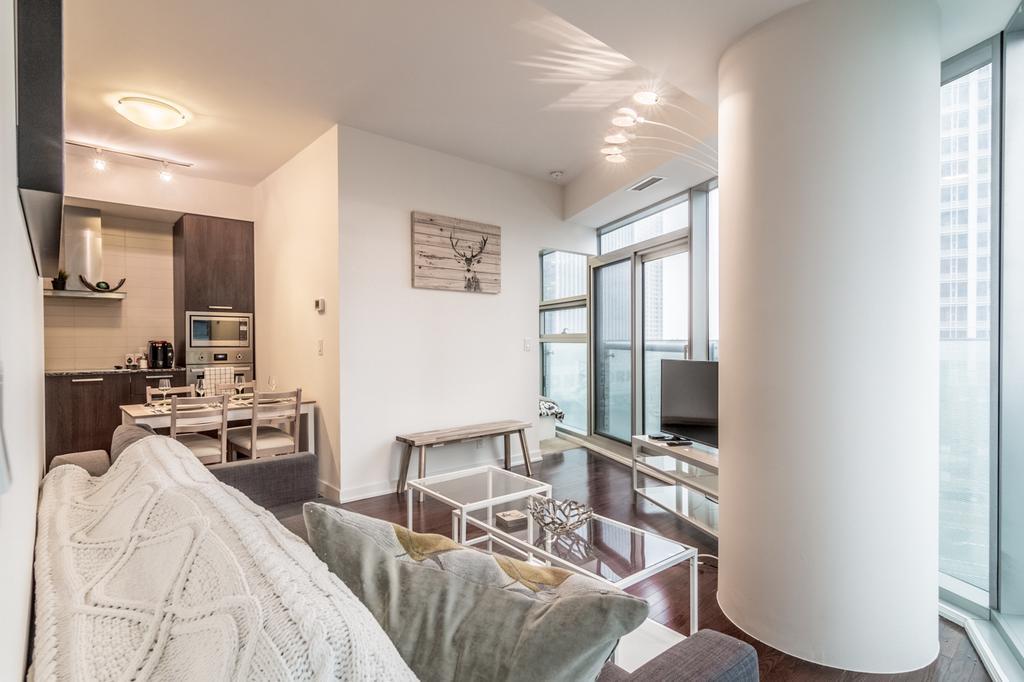 Aoc Suites - Two Bedroom Condo - City/Cn Tower View * Toronto