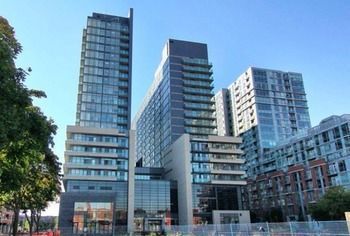 Soho 2 Bed | 2 Bath Cn Tower View Apartment