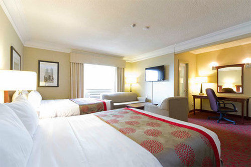 Hampton & By Hilton Downtown
