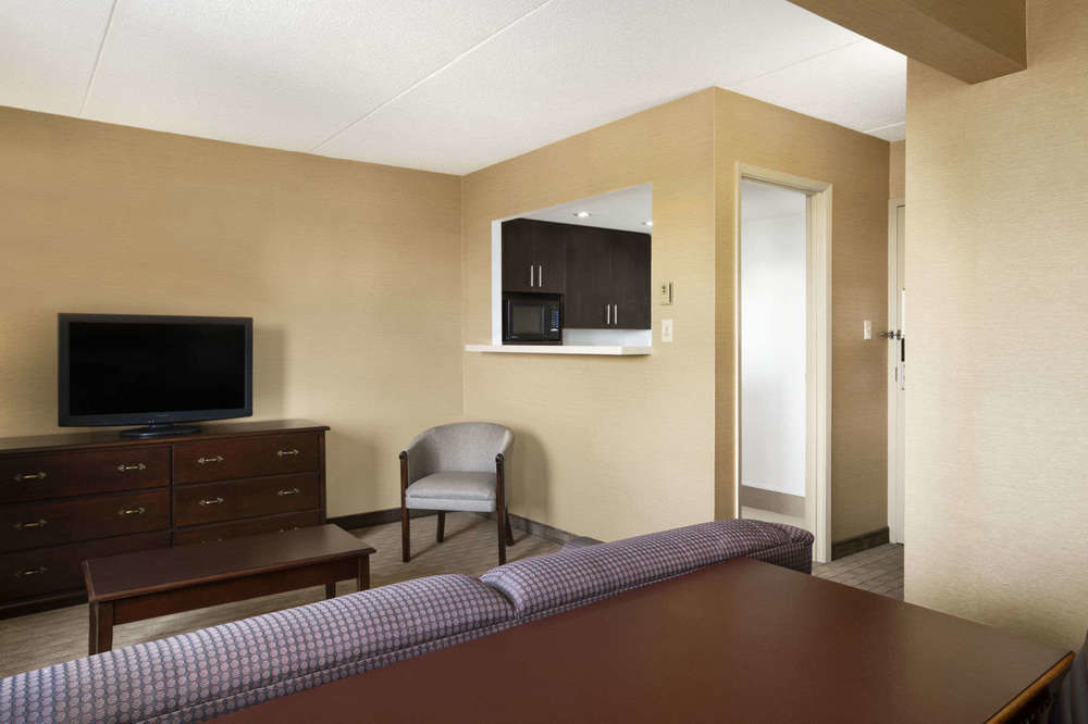 Travelodge By Wyndham East Hotel 2*