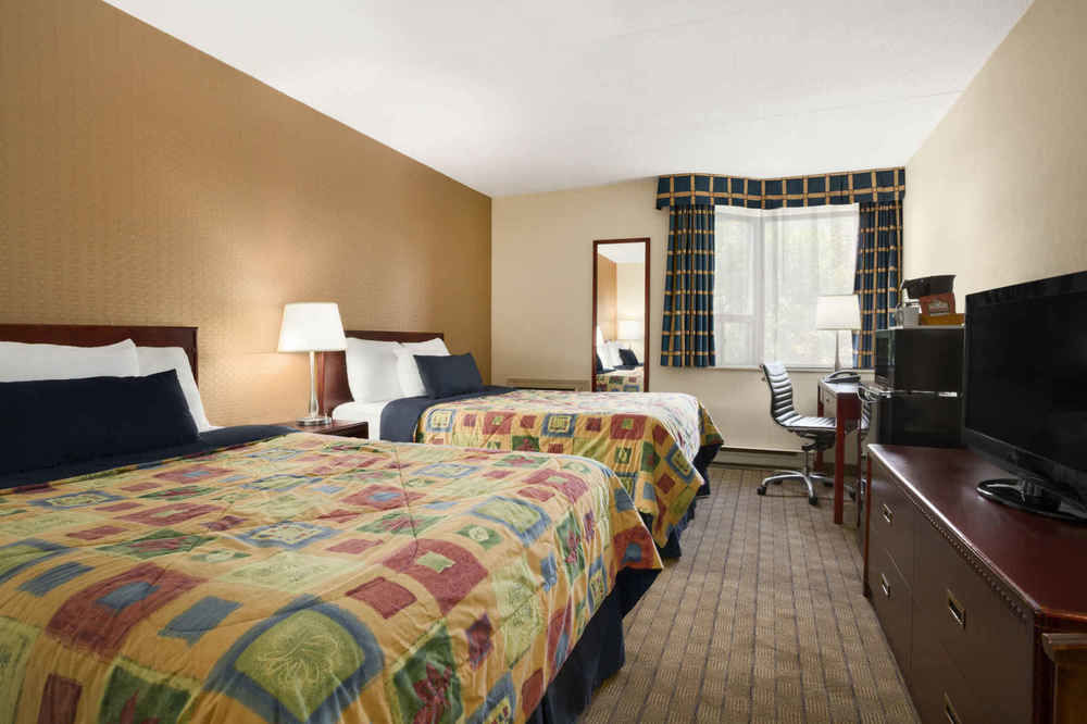 Travelodge By Wyndham East Hotel Toronto