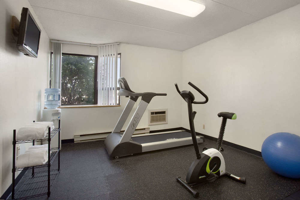 Travelodge By Wyndham East Hotel