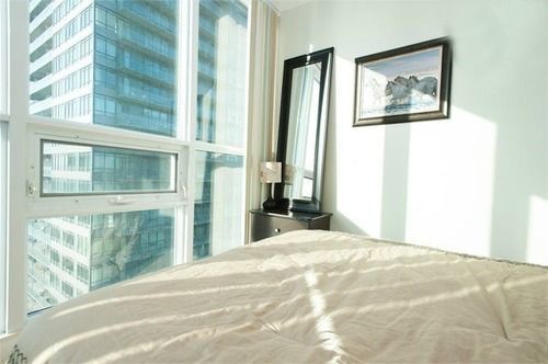 E.s.i Furnished At The Acc Toronto