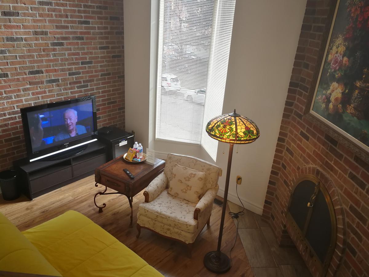Guest house Margie Toronto