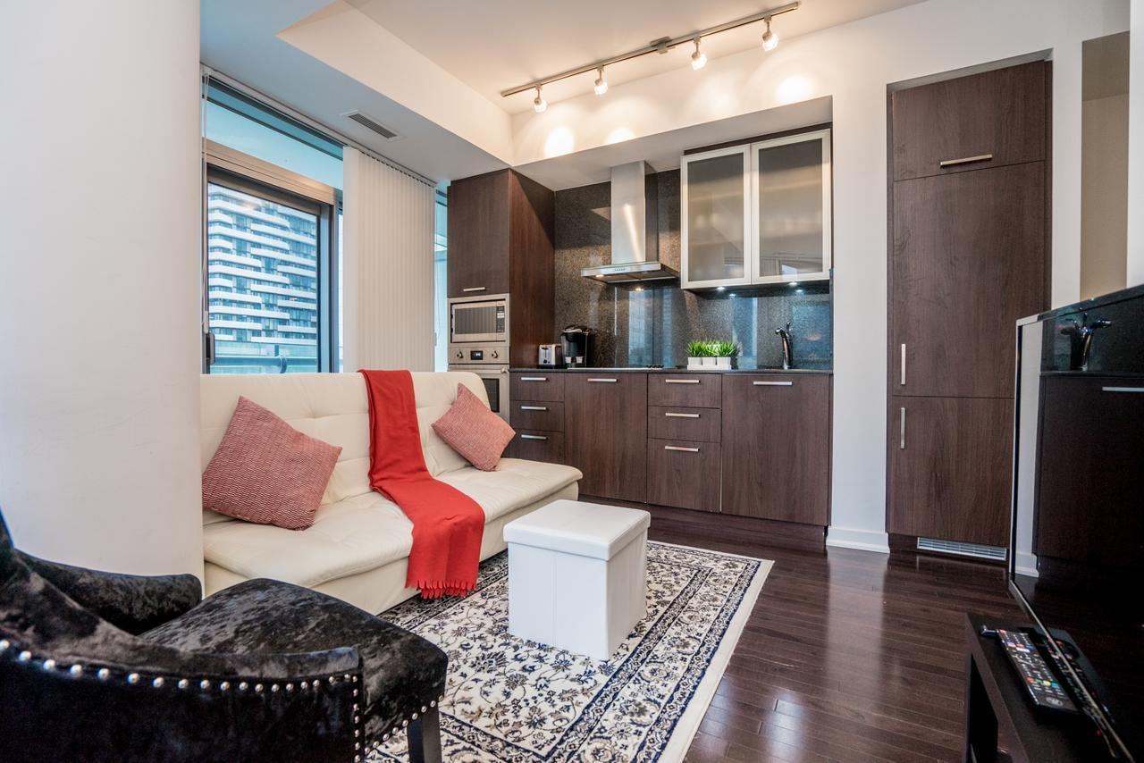 Apartment Aaira Suites At York Street Toronto