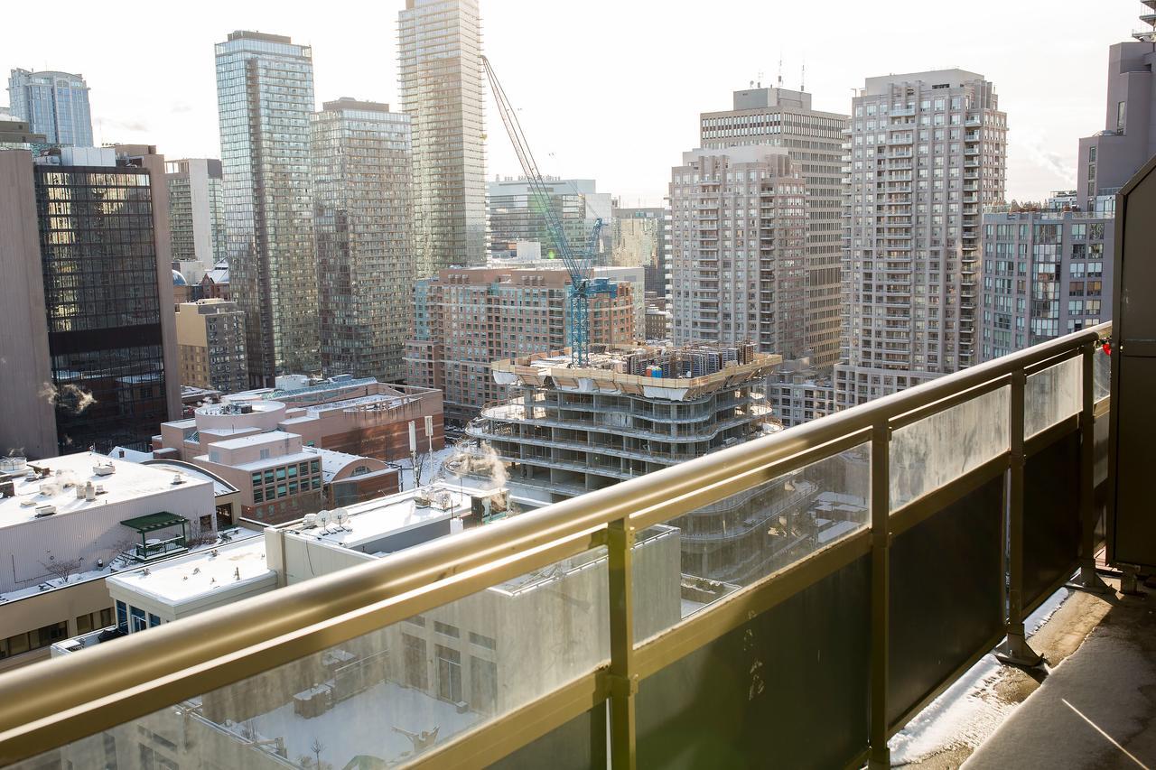 Apartment Yonge And Wellesley *
