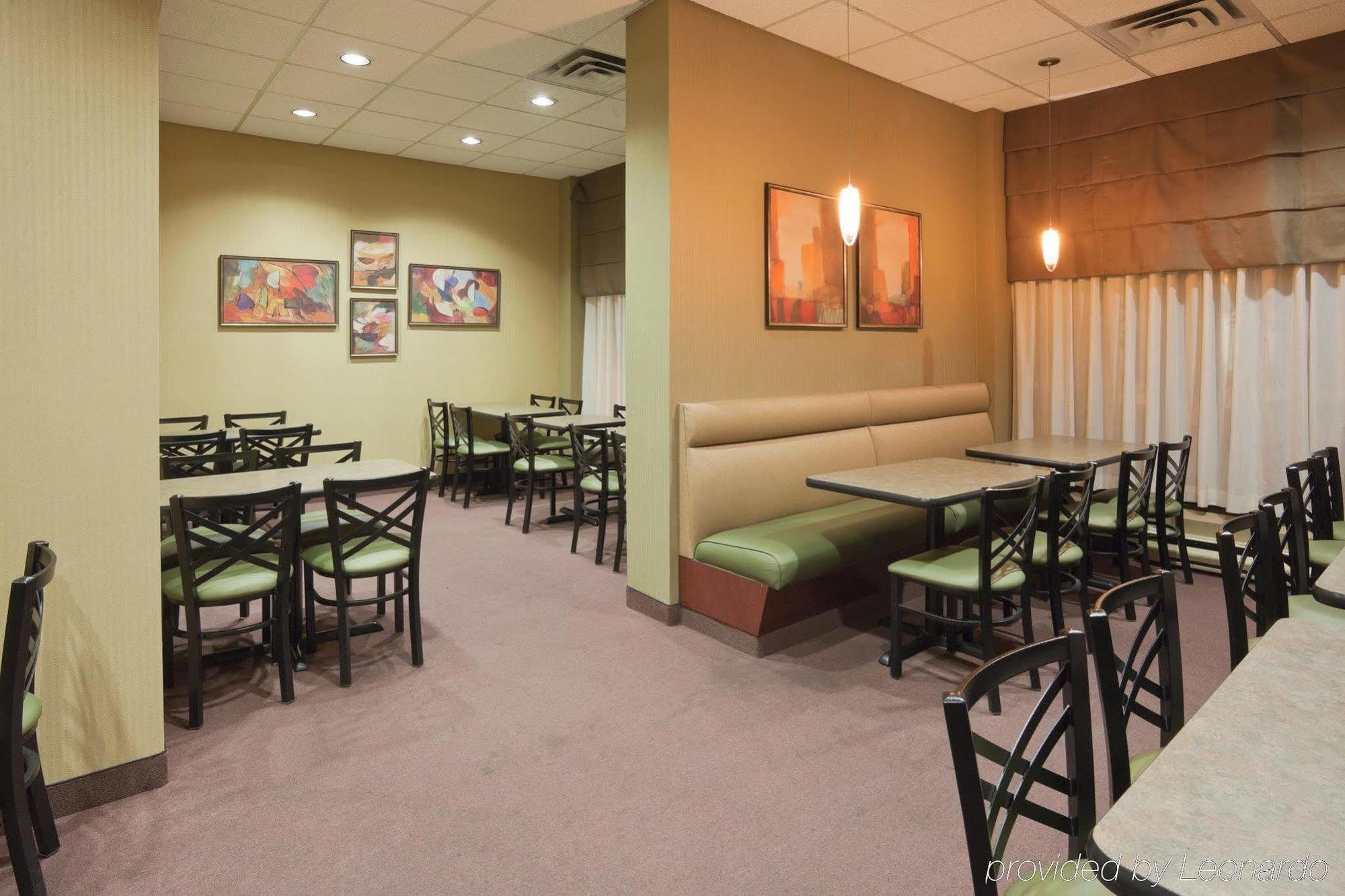 Express Downtown By Ihg Hotel Toronto