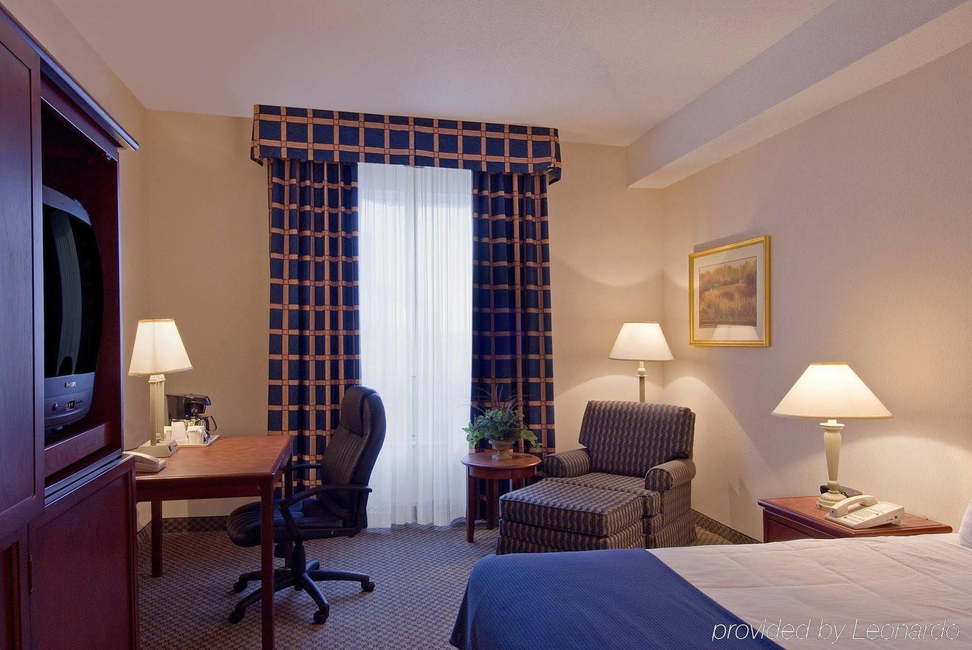 Hotel Express Downtown By Ihg Toronto
