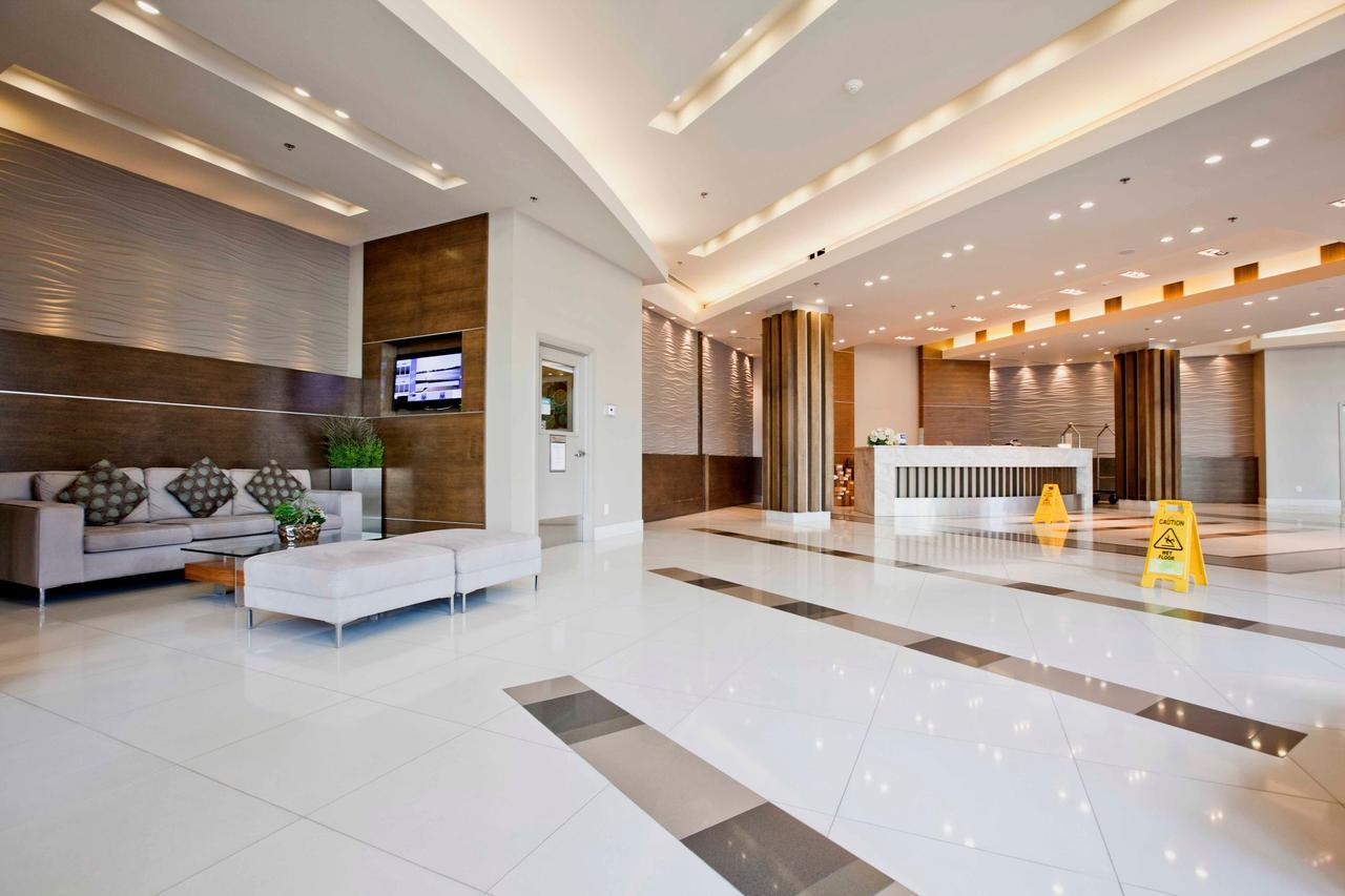 Aparthotel Harbour Castle And Suites