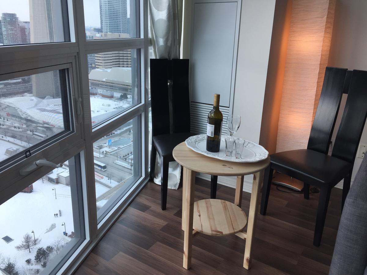 Overlooking Cn Tower, Rogers, Islands * Toronto