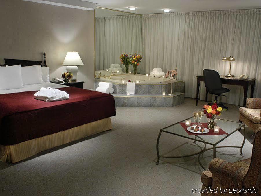 Hotel Delta By Marriott Airport & Conference Centre