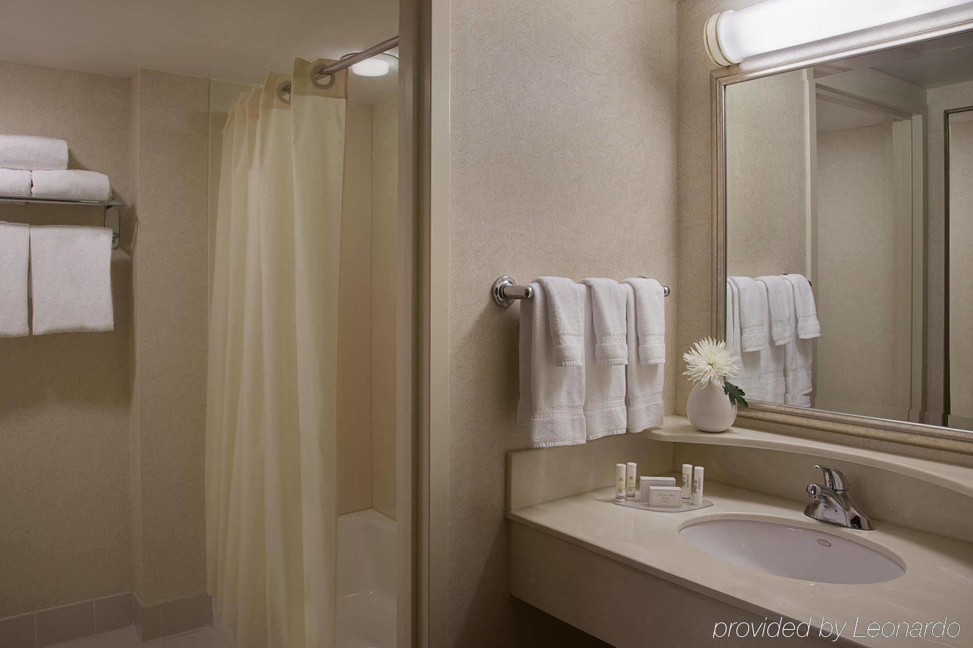Courtyard By Marriott Airport 3*