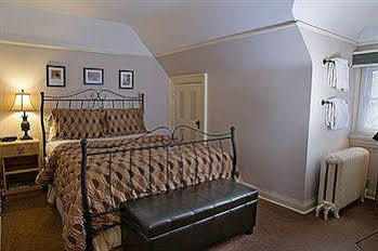 Banting House Inn *