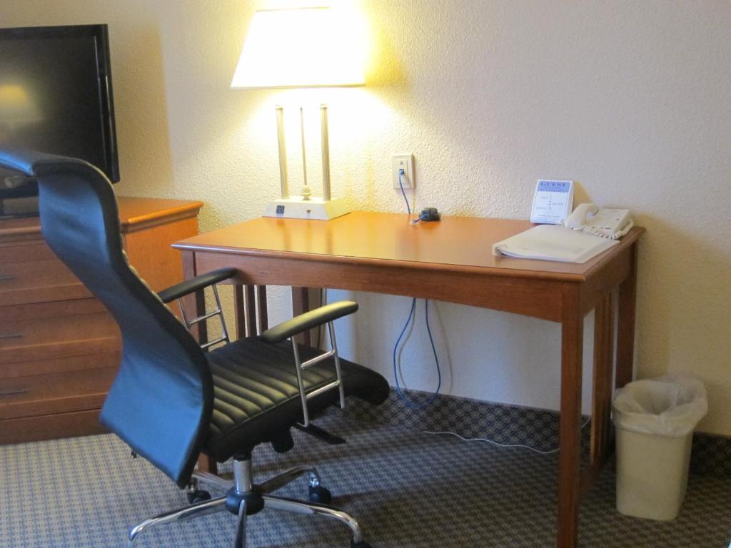 Express East, An Ihg Hotel