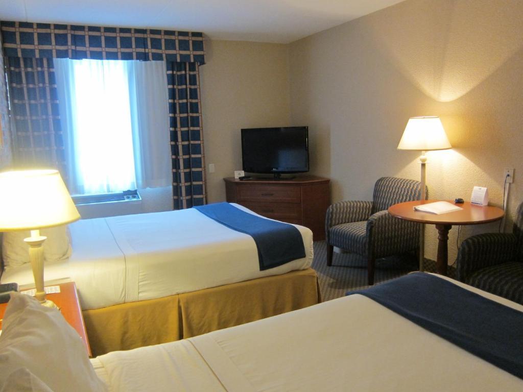 Express East, An Ihg 2* Toronto