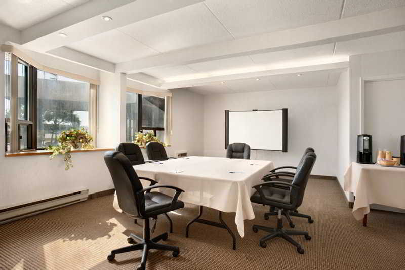 Travelodge By Wyndham East Hotel Toronto