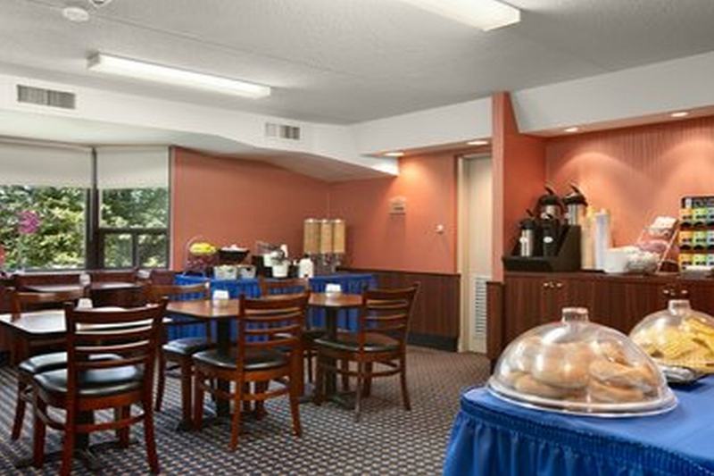 Travelodge By Wyndham East 2* Toronto