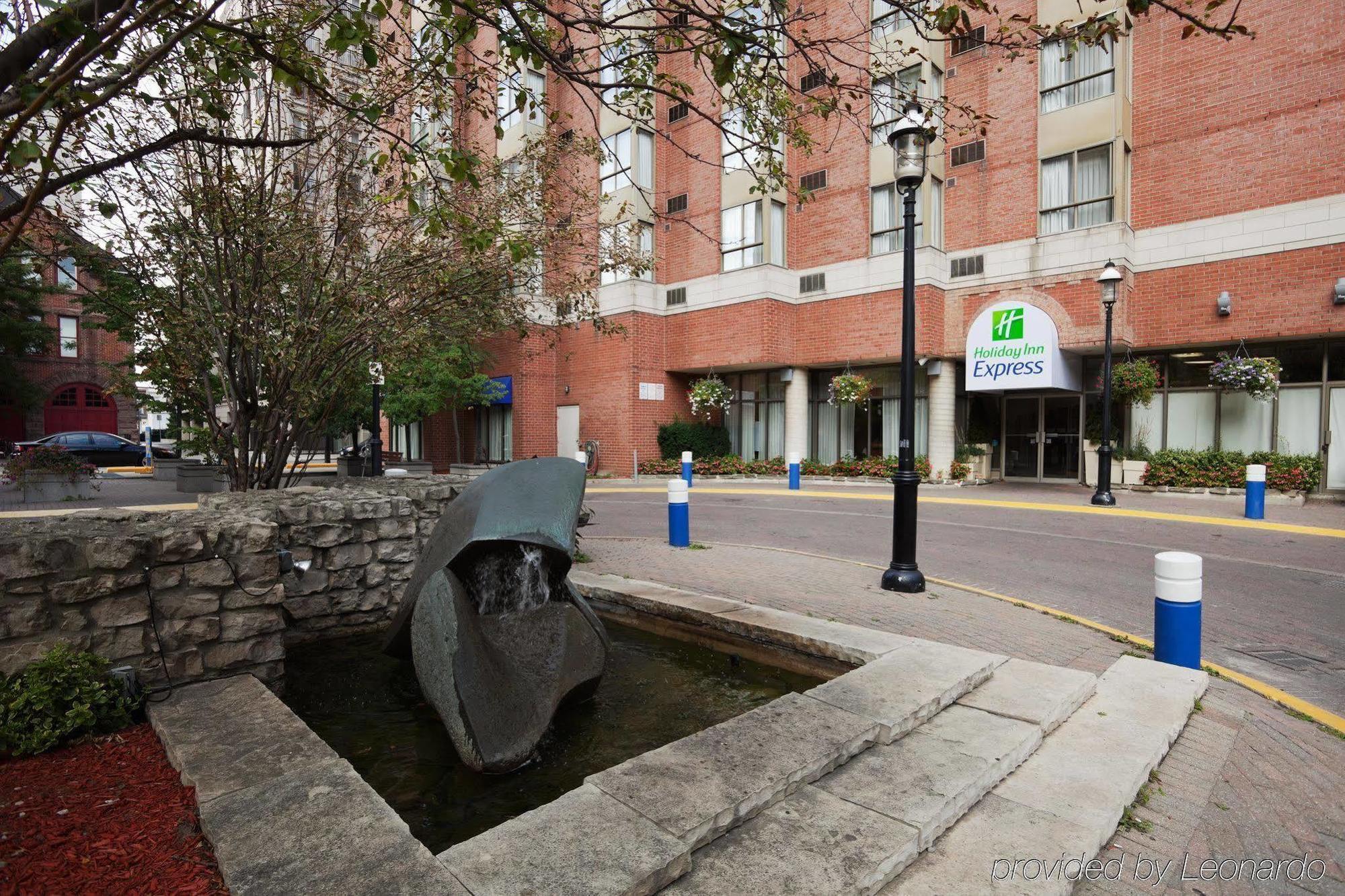Express Downtown By Ihg 3* Toronto