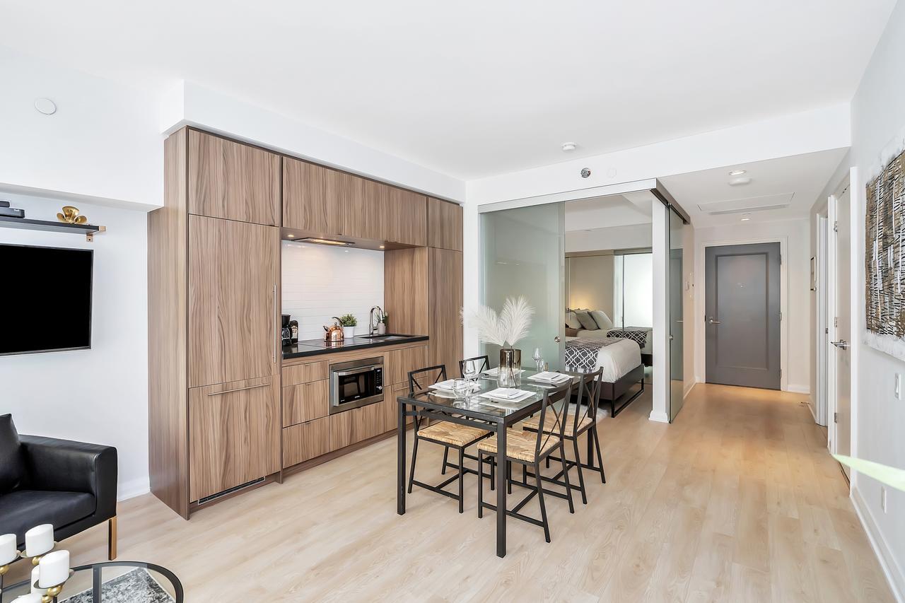 Classic & Trendy Yorkville Apartment