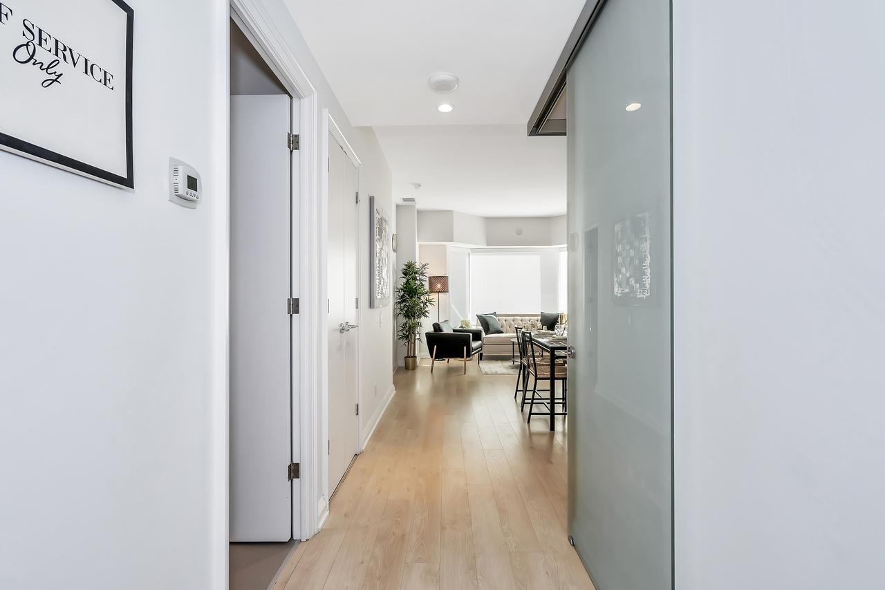 Classic & Trendy Yorkville Apartment *