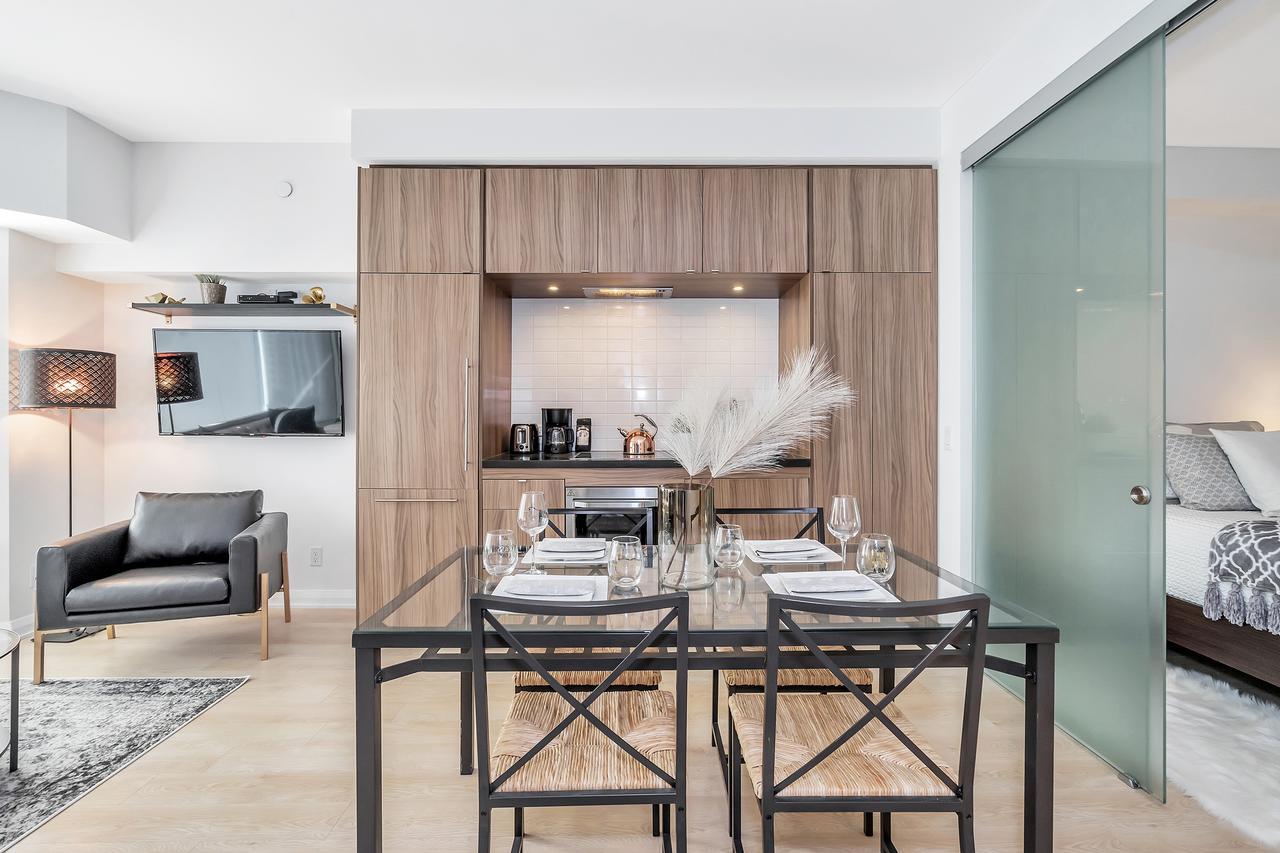 Classic & Trendy Yorkville Apartment