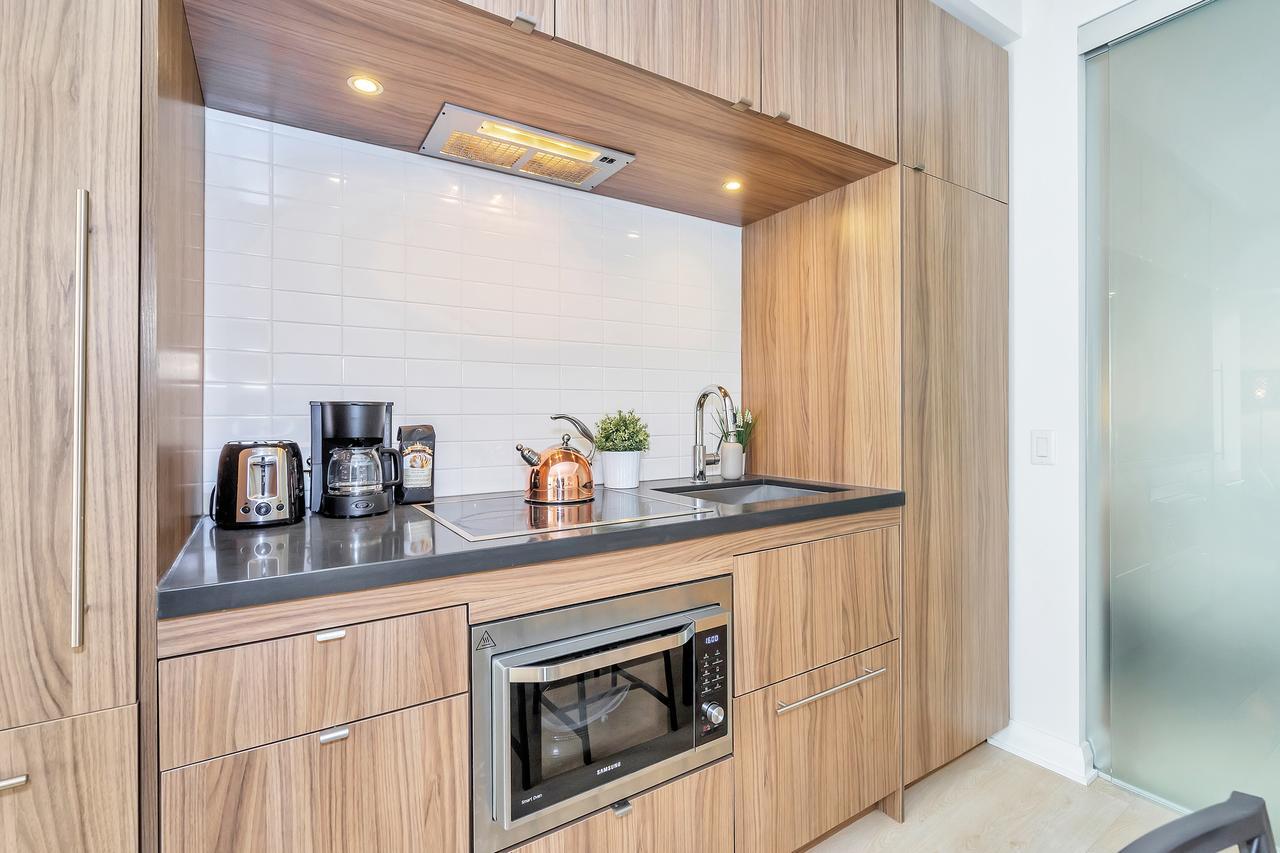 Classic & Trendy Yorkville Apartment