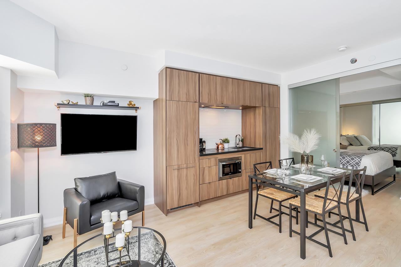Classic & Trendy Yorkville Apartment