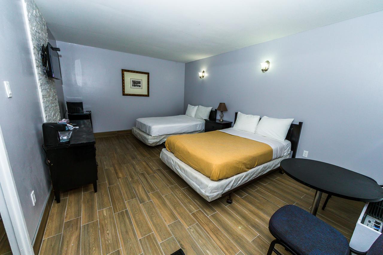 New Plaza Motel 2*
