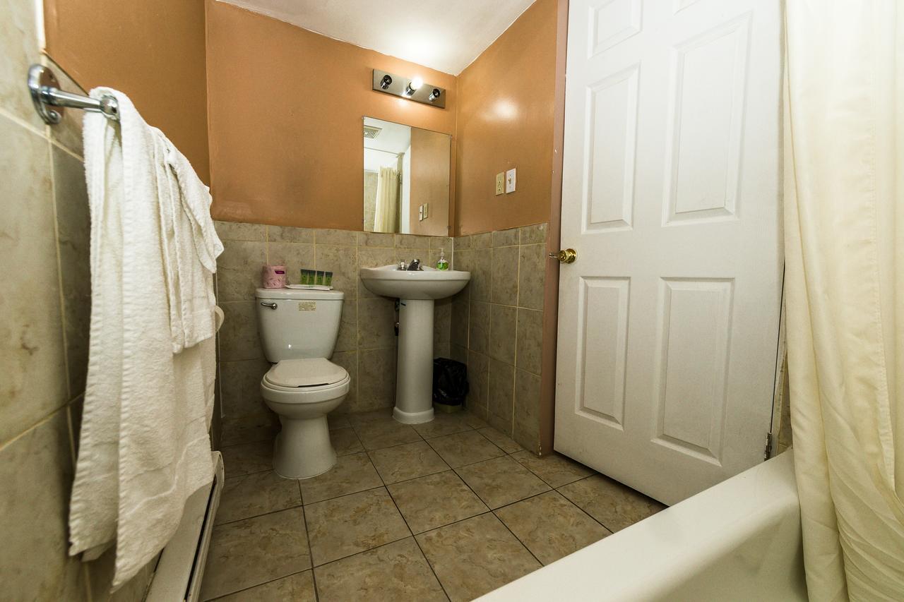 New Plaza Motel 2*