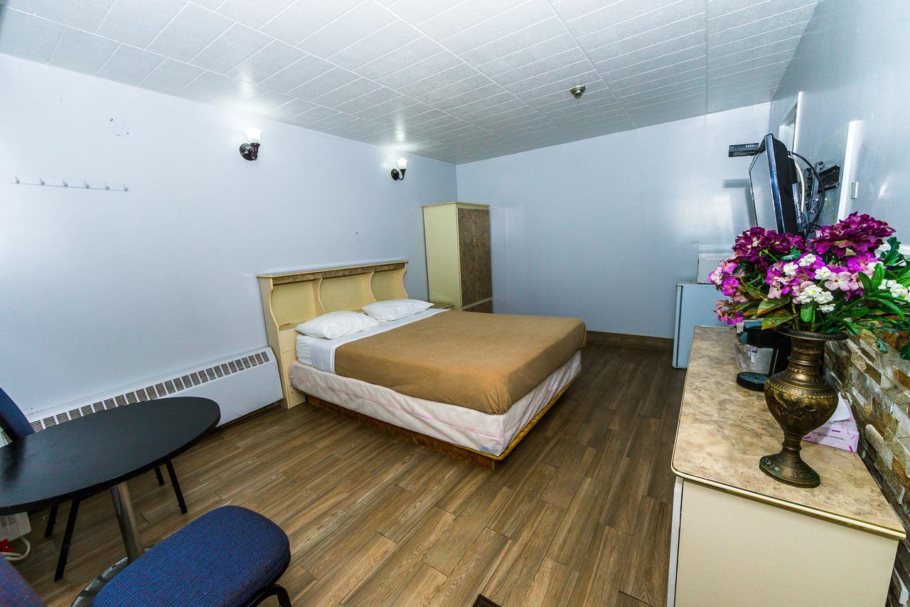 New Plaza Motel 2*