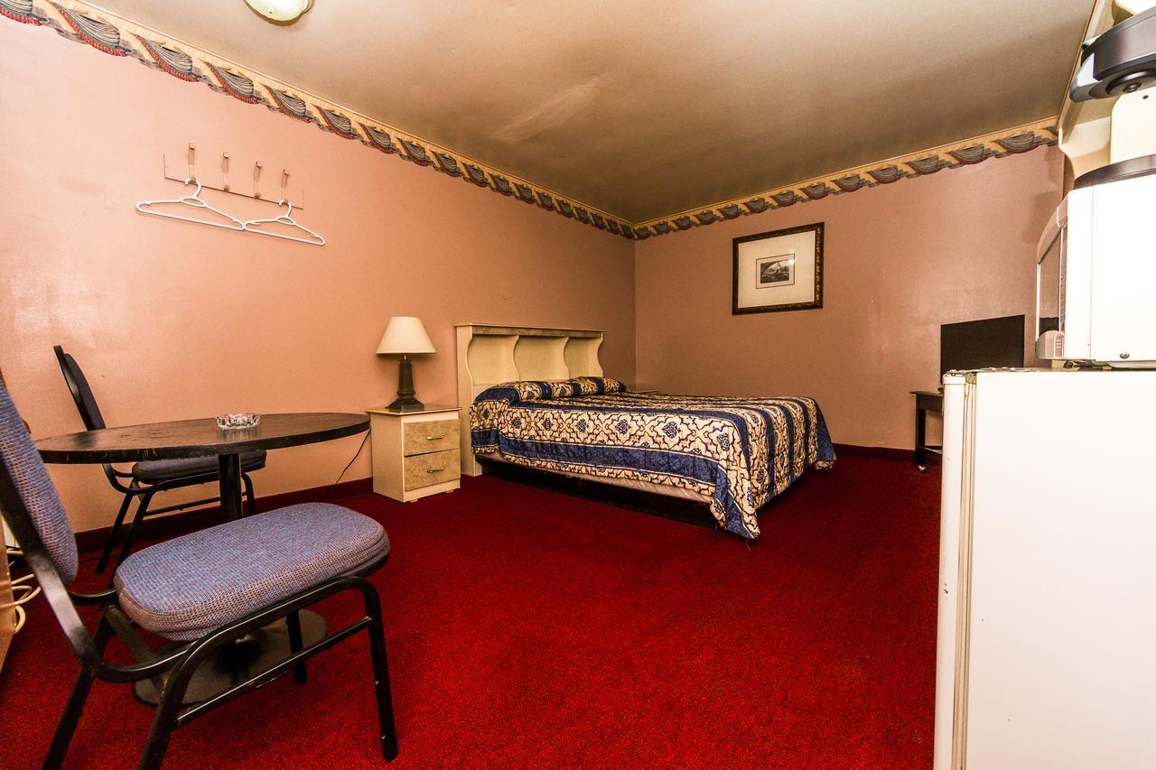 New Plaza Motel Toronto