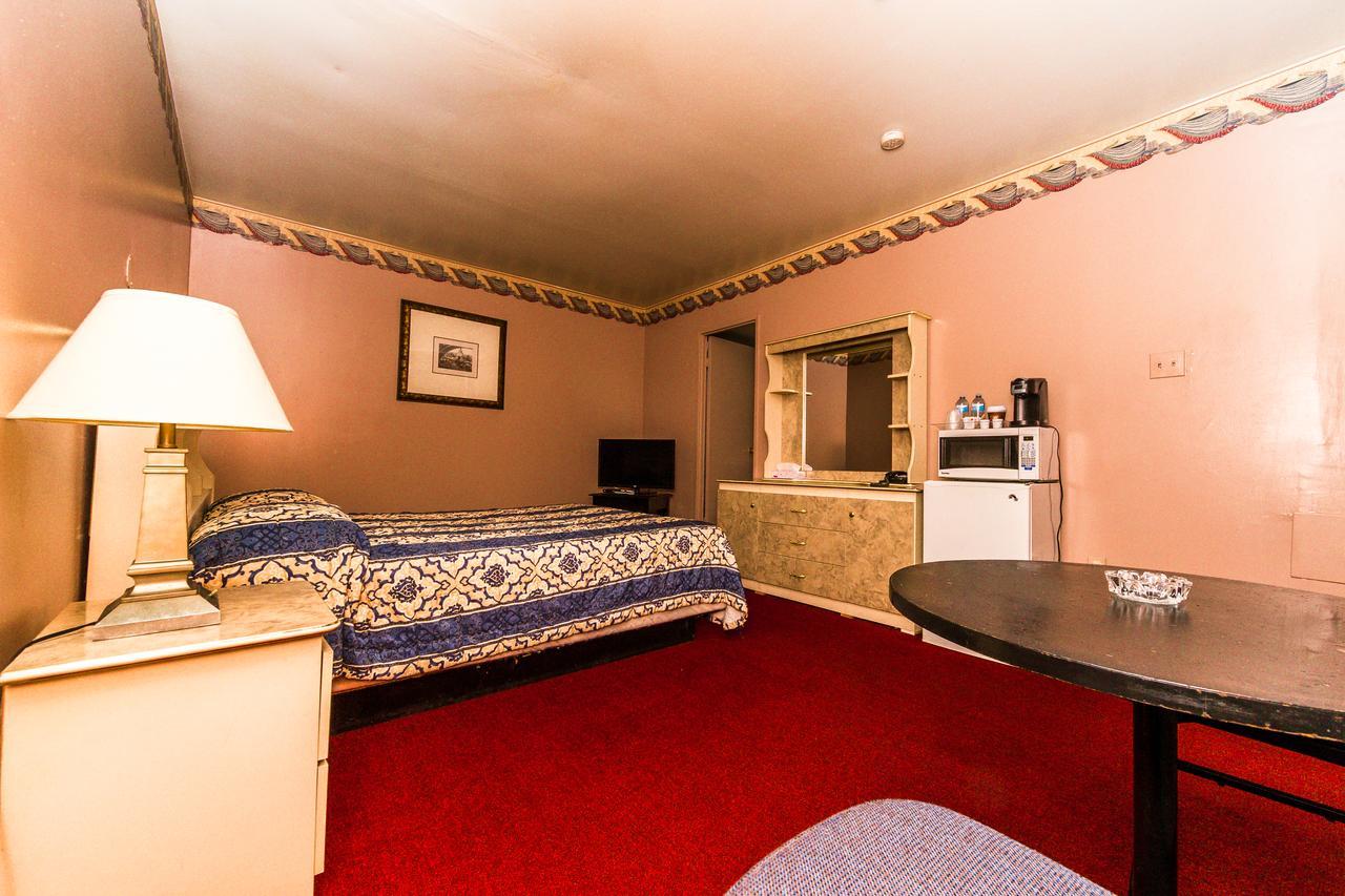 New Plaza Motel