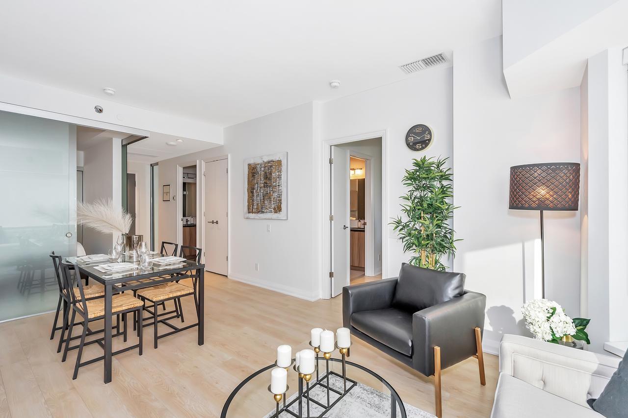 Classic & Trendy Yorkville *