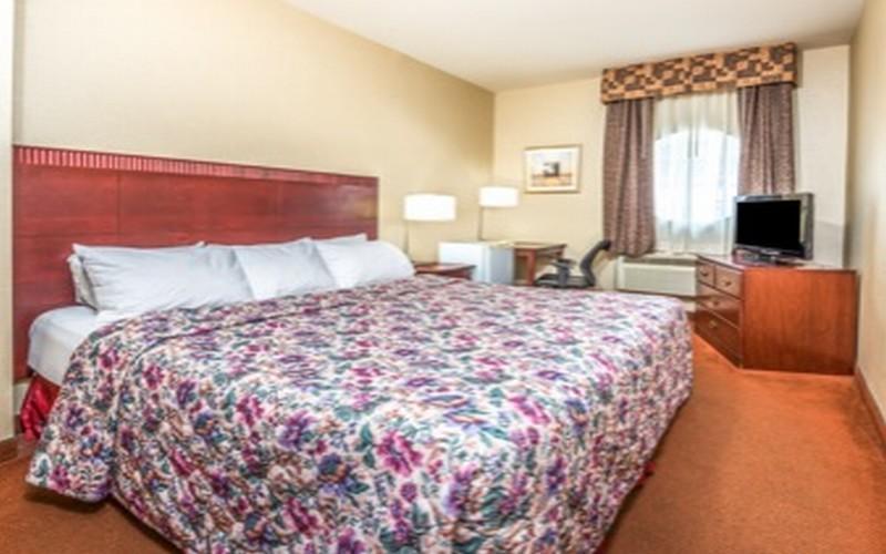 Howard Johnson By Wyndham Downtown West *