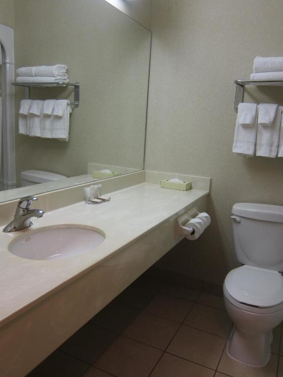 Howard Johnson By Wyndham Downtown West