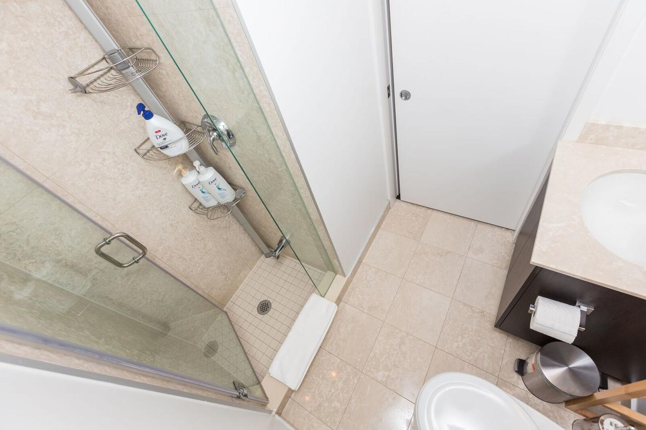 Apartment Applewood - 3 Bdrm Luxury Lakeview *