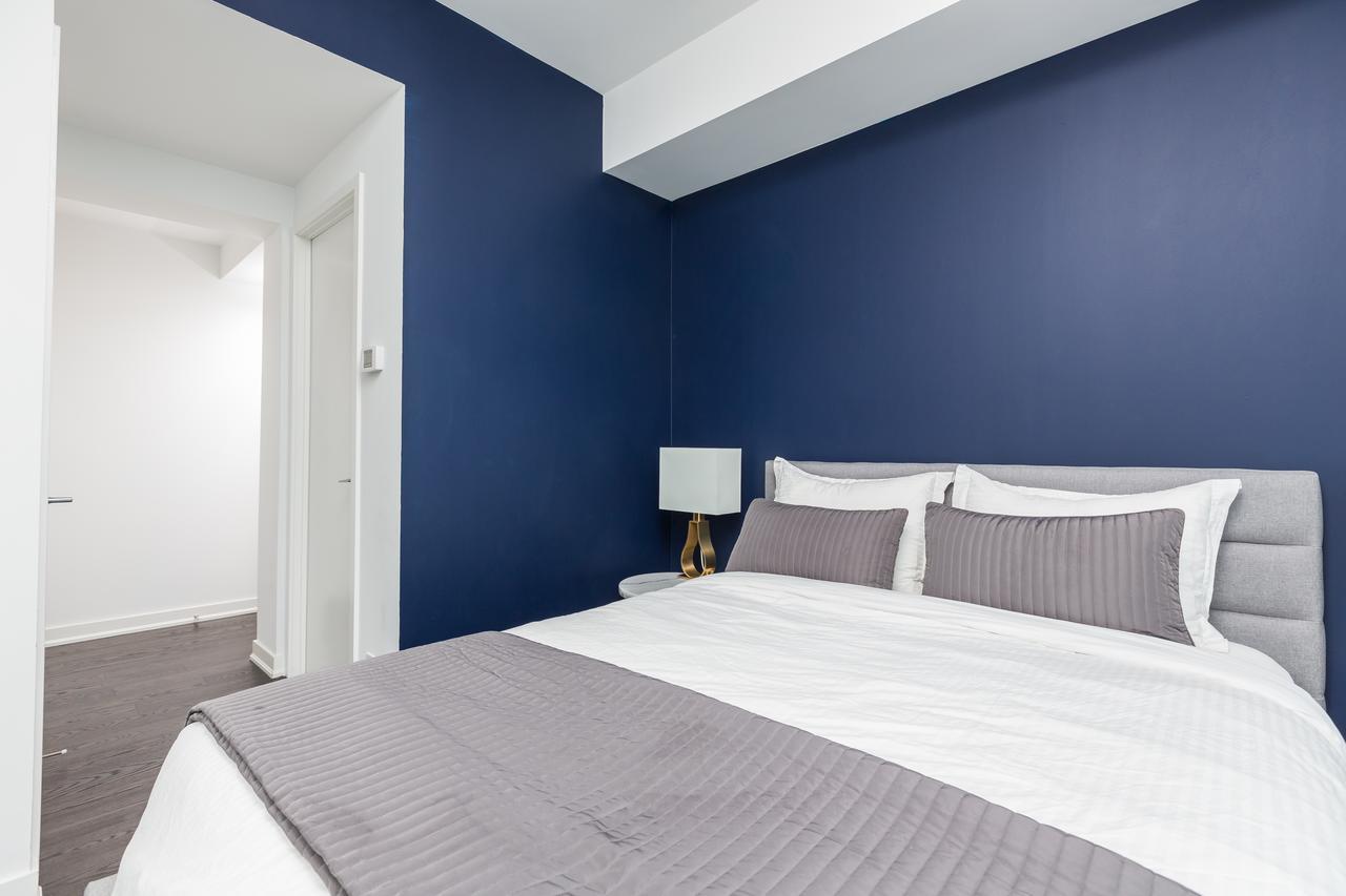 Applewood - 3 Bdrm Luxury Lakeview *