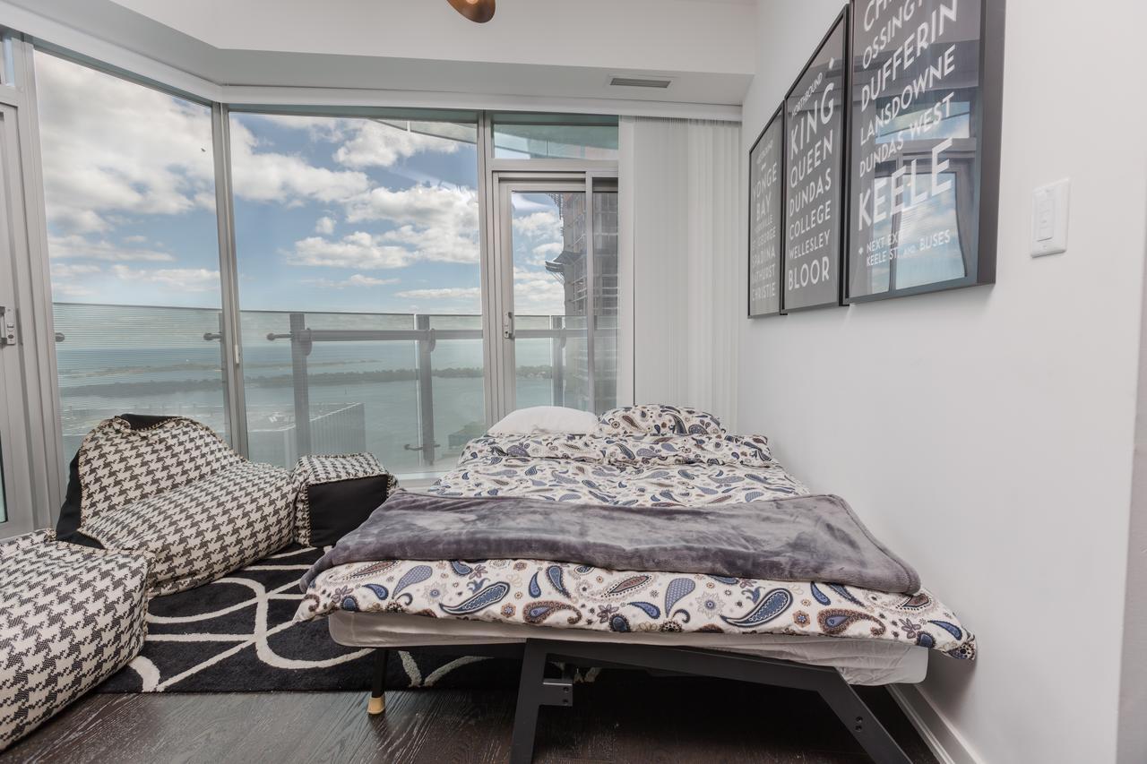 Applewood - 3 Bdrm Luxury Lakeview * Toronto