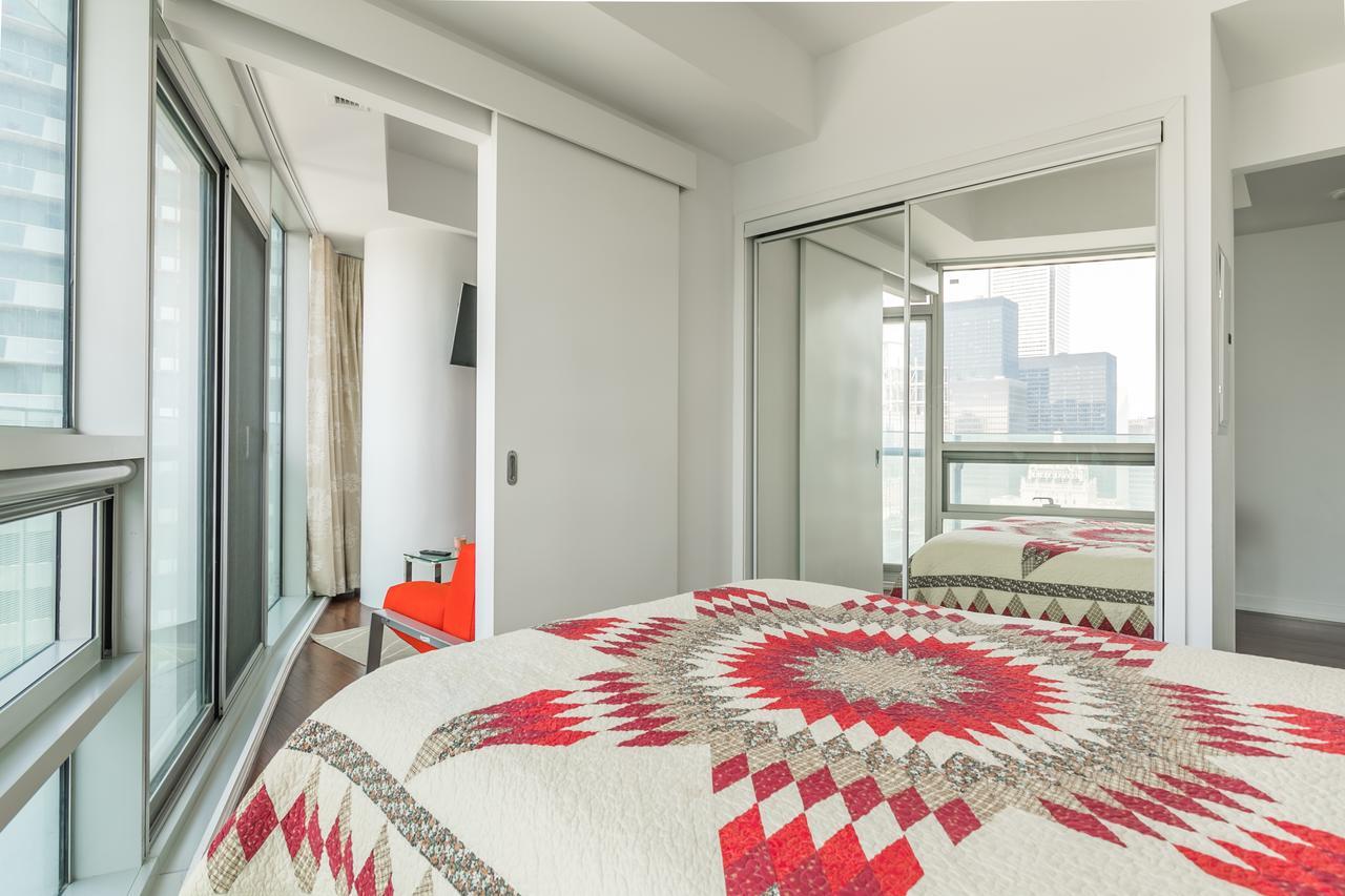 Simply Comfort. Gorgeous Downtown Apartment Toronto