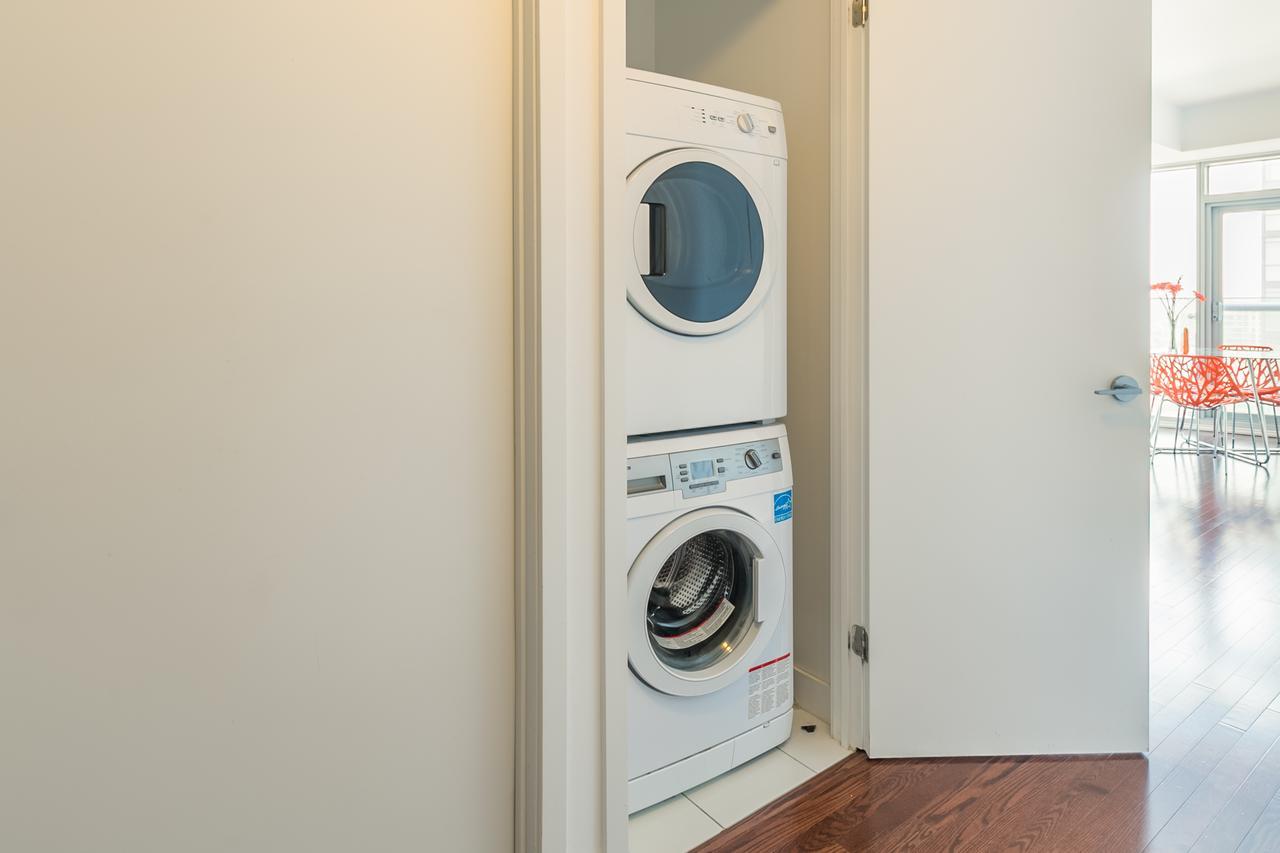 Simply Comfort. Gorgeous Downtown Apartment Toronto