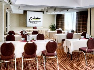 Hotel Radisson Airport 3*