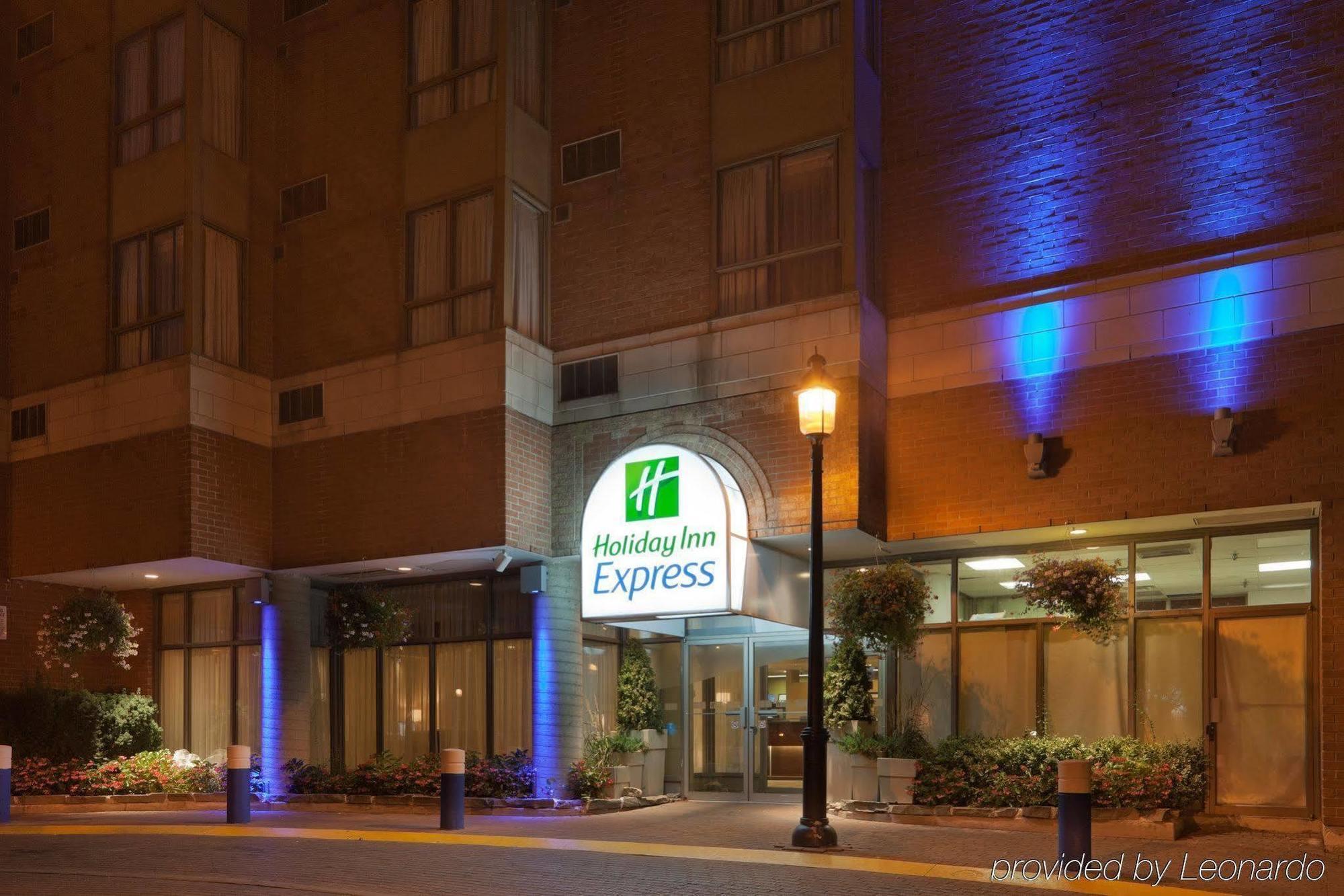 Express Downtown By Ihg Hotel Toronto