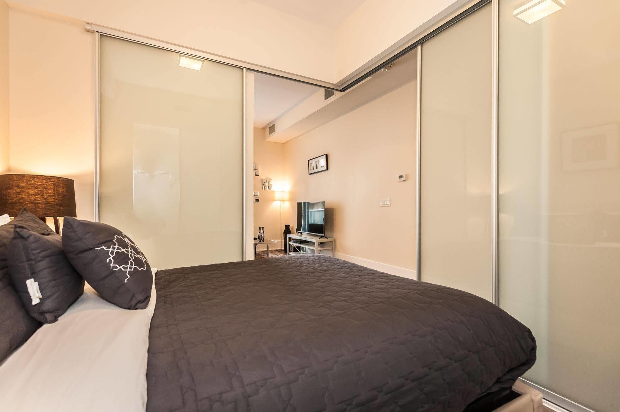 Life Loft - Cn Tower Hotel 3*