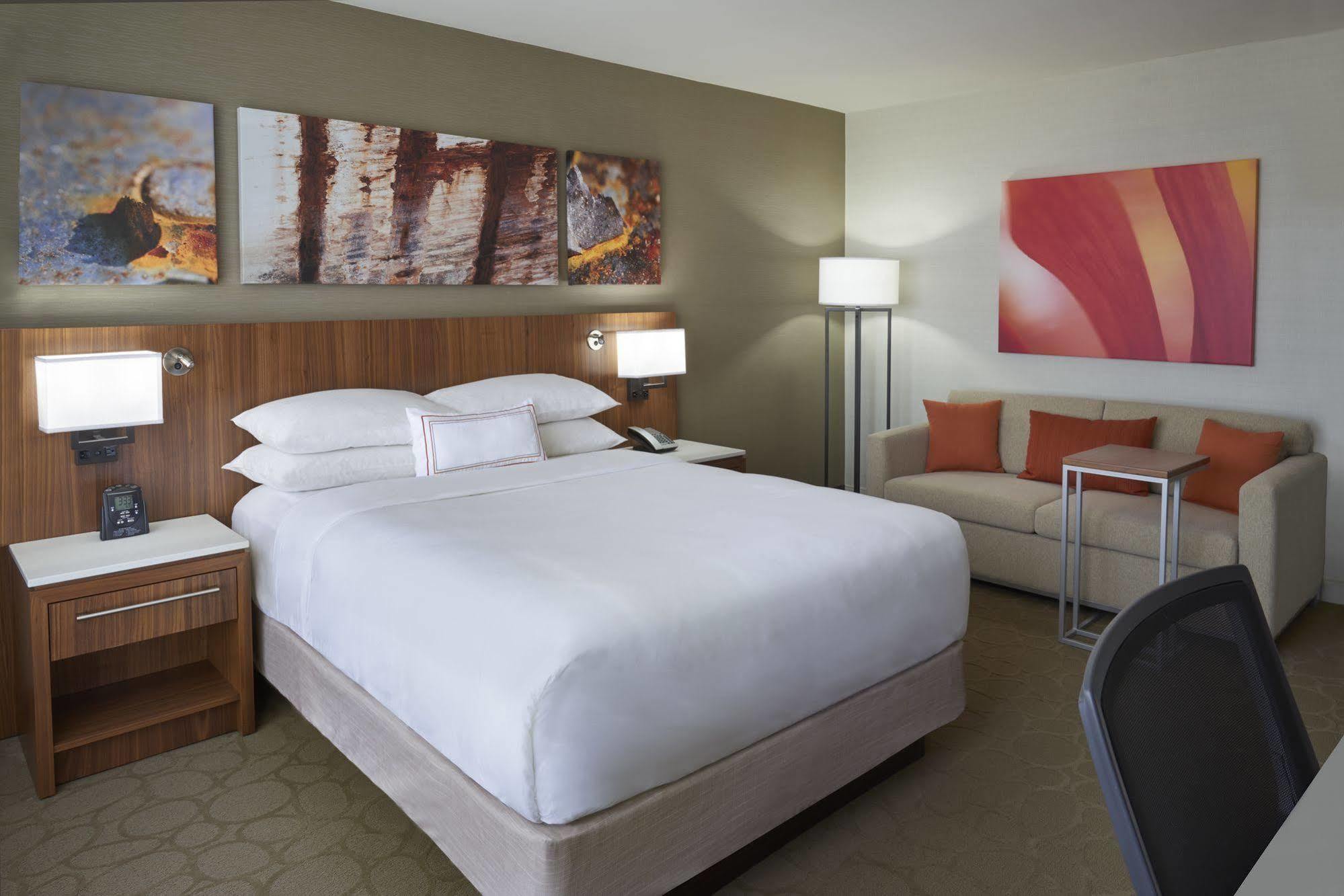 Delta By Marriott Airport & Conference Centre Hotel 4*