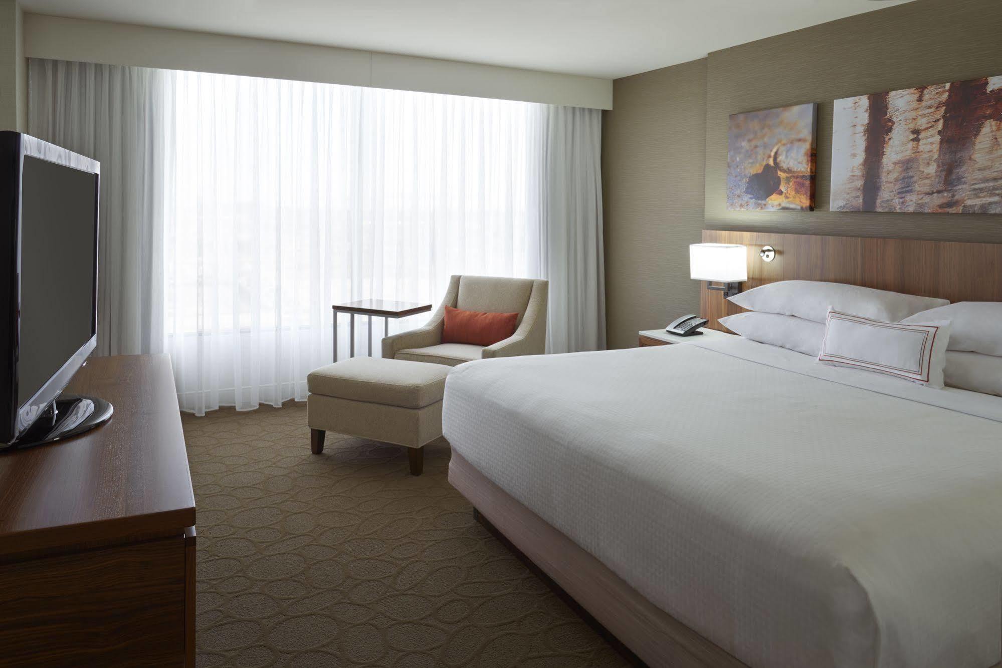 Hotel Delta By Marriott Airport & Conference Centre