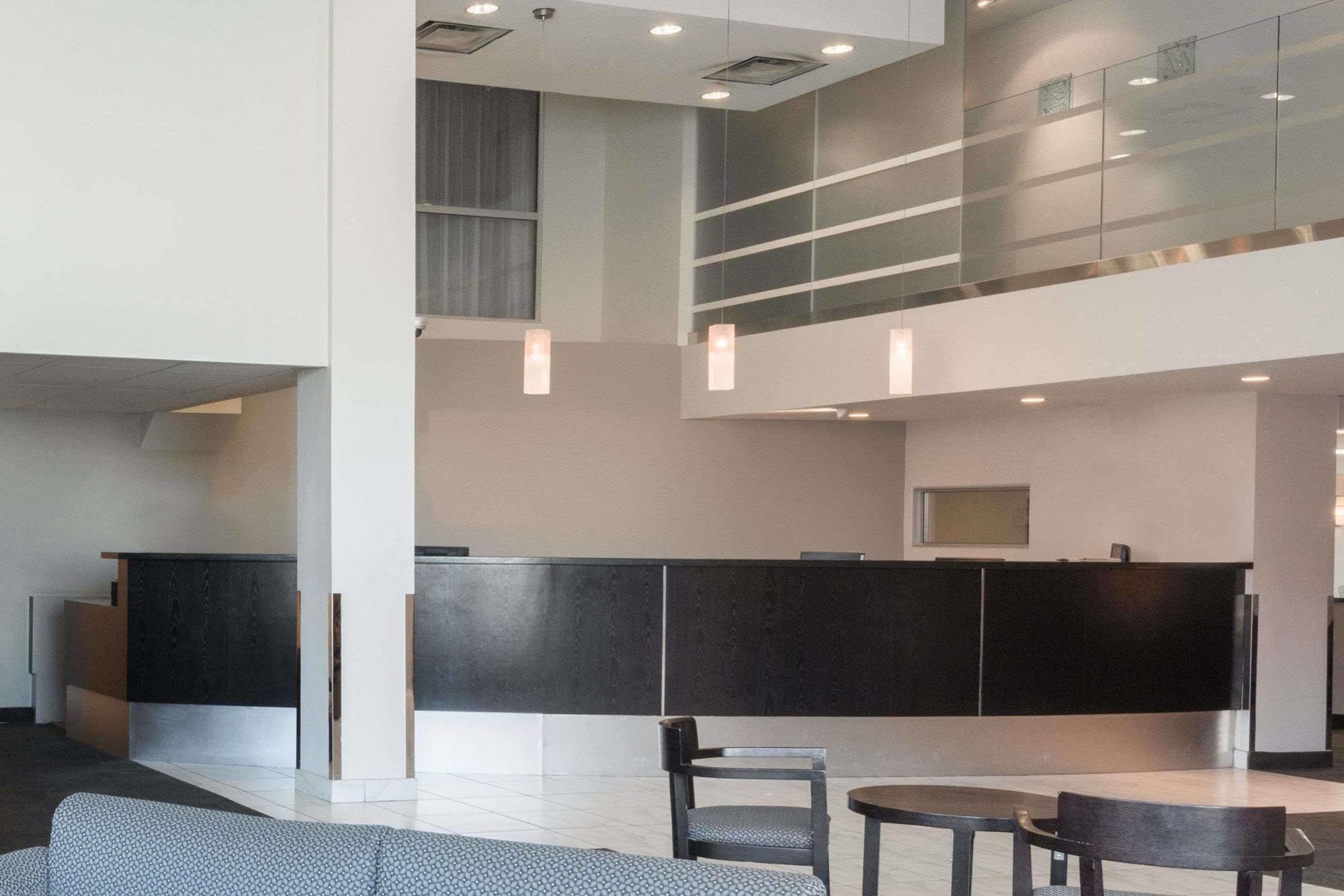 Super 8 By Wyndham Downtown Hotel
