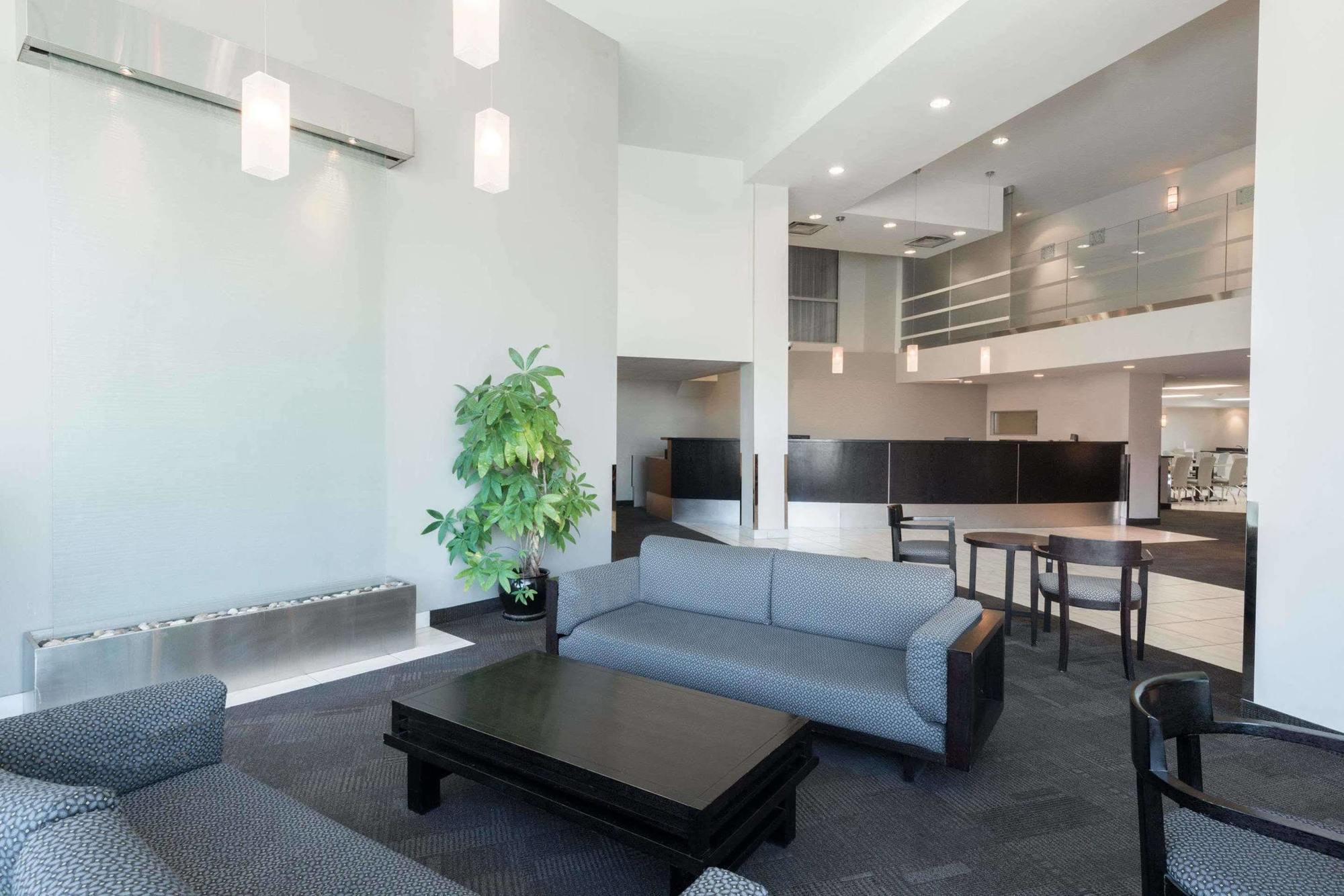 Super 8 By Wyndham Downtown 2* Toronto