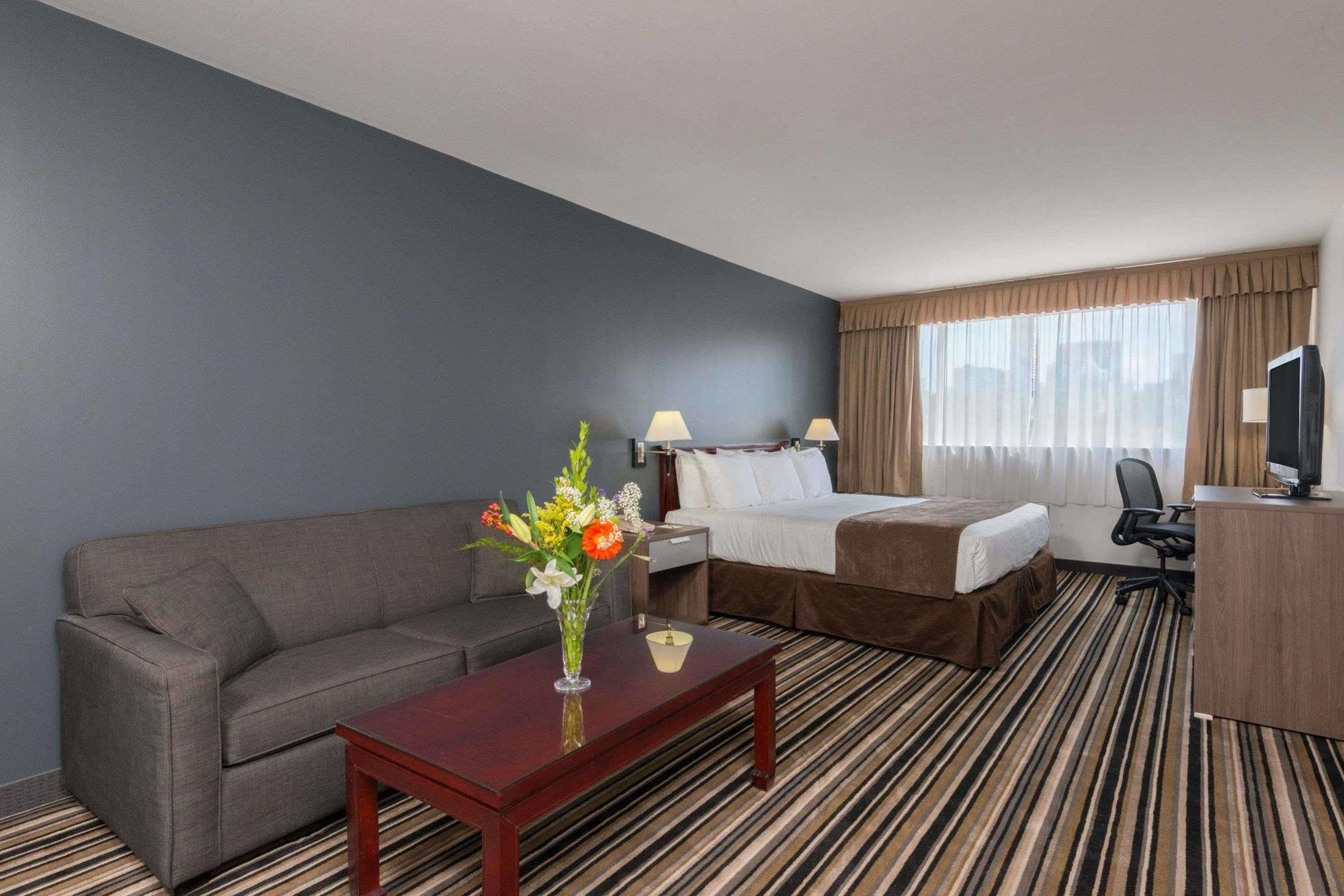 Super 8 By Wyndham Downtown 2* Toronto
